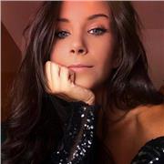 Chica española con inglés bilingüe se ofrece a dar clases a alumnos comprendidos entre 3 y 14 años. 
He estudiado lenguas modernas y sus literaturas. Hablo inglés, español, catalán e italiano. Tengo experiencia trabajando en un despacho de abogados como